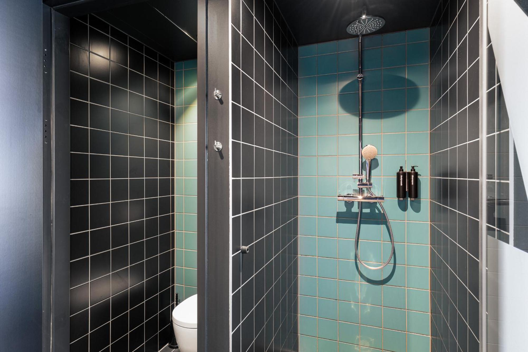 The Social Hub Vienna Hotel Ngoại thất bức ảnh Bathroom
